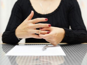 Anillo de divorcio: qué es, qué simboliza y cómo elegir el tuyo