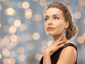 El arte de combinar joyas: tips para crear looks elegantes