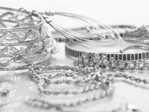 Los beneficios de usar joyas de plata que debes conocer