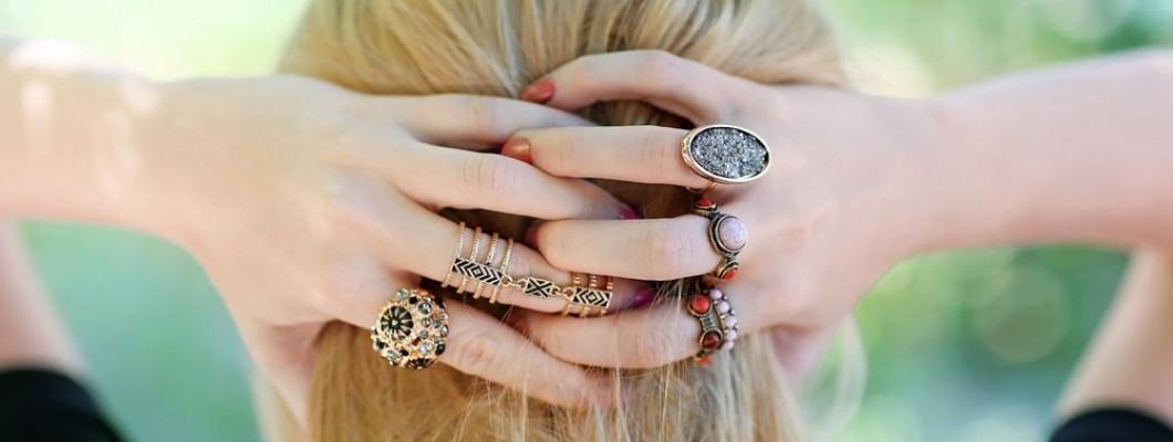 ¿Cómo combinar anillos para un look perfecto?