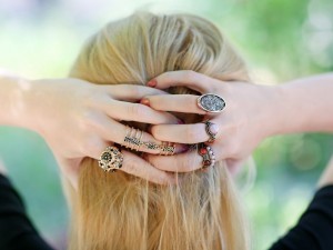 ¿Cómo combinar anillos para un look perfecto?