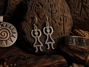 La fascinante historia de los símbolos guanches convertidos en joyas