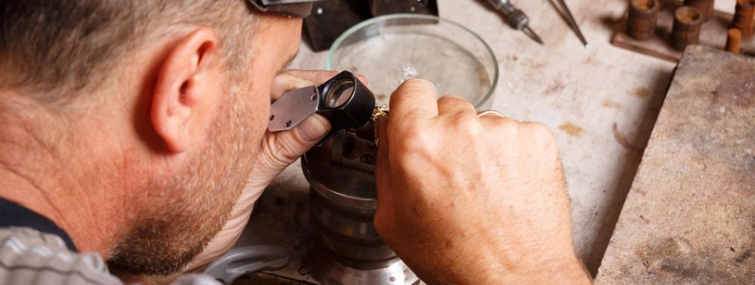 El impacto positivo de apoyar a creadores locales de joyas hechas a mano