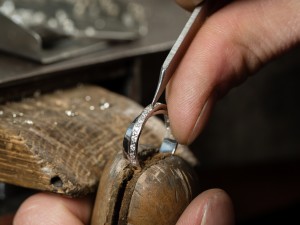 Joyería artesanal: ventajas de las joyas hechas a mano