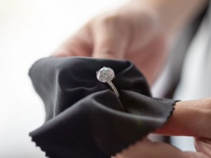 Mantén tus joyas de plata como el primer día
