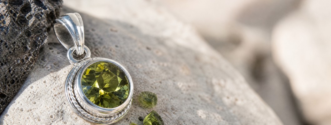 El secreto verde de los volcanes: qué es la olivina y cómo saber si tu joya es auténtica